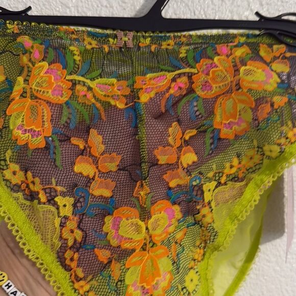 NWT-SAVAGE X FENTY -SWEETHEART LACE HIGH-LEG BIKINI-WILD BUNCH LACE -Size Medium - Picture 6 of 8